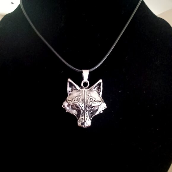 Norse Viking Wolf Pendant - Picture 1 of 2